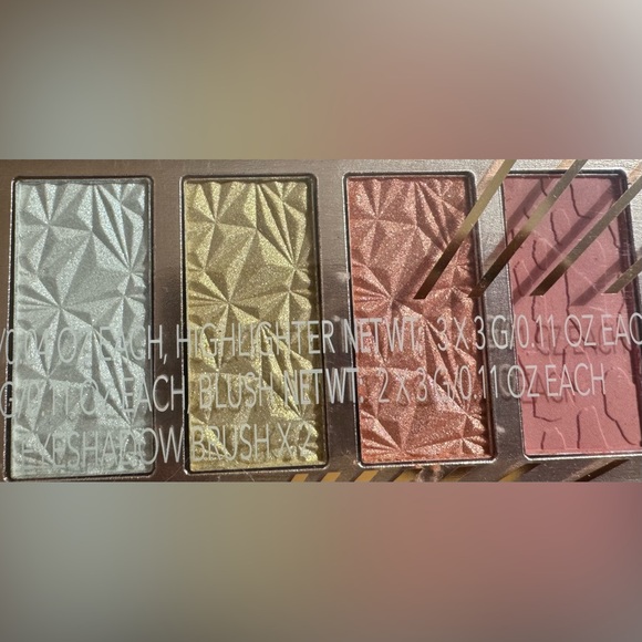 Paris Hilton Bombshell Beauty 54-Piece Ultimate Face & Eye Palette - Picture 9 of 11